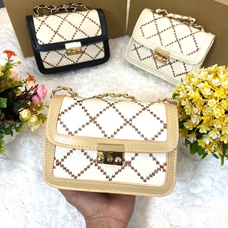 Túi xách nữ đeo chéo nữ 3 ngăn kẻ caro siêu xinh, Túi Sách đeo vai màu trắng kem dây da luồn xích phong cách Hàn quốc