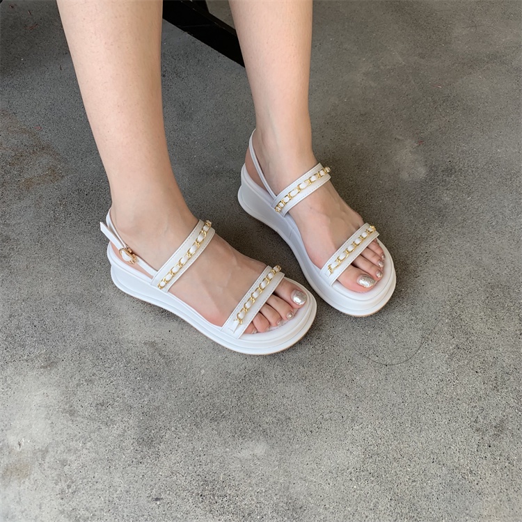 Giày Sandal Hở Ngón Đế Xuồng Dày Quai Xích Thời Trang 2023