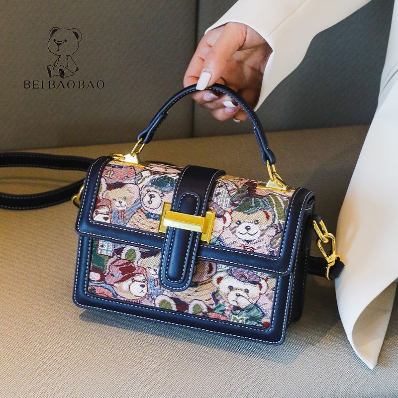 Túi Xách Đeo Vai Thêu Hình Gấu Graffiti Thời Trang Nữ 2023