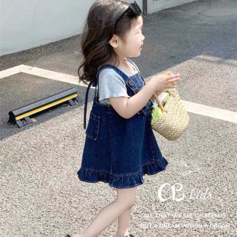 Yếm bò xanh kèm áo xám bé gái