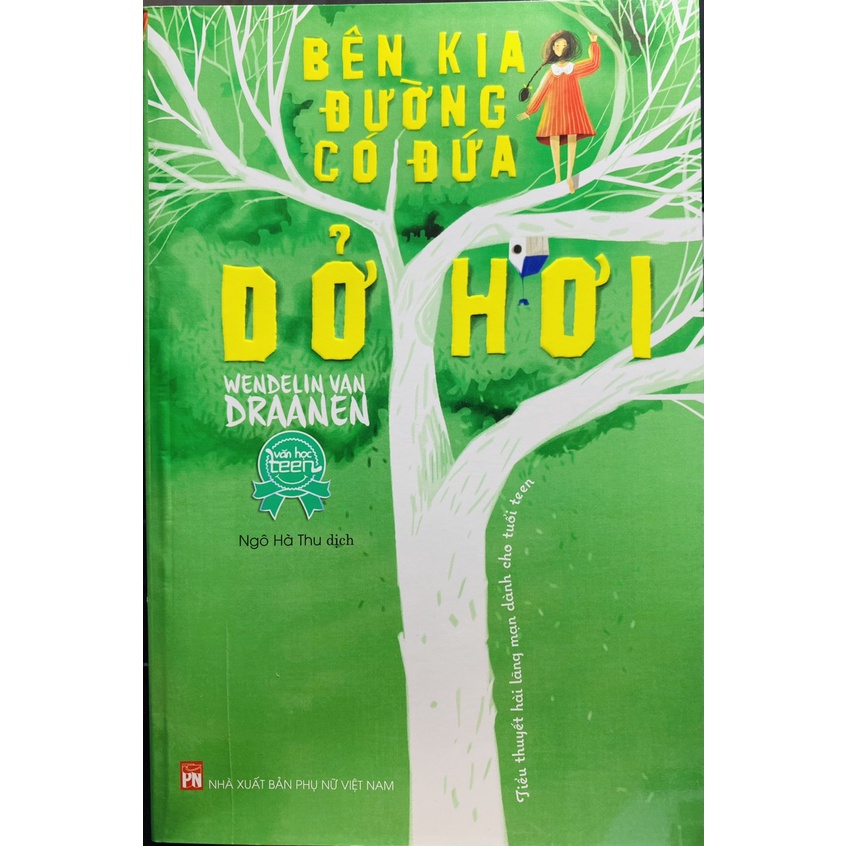 Sách - Bên kia đường có đứa dở hơi