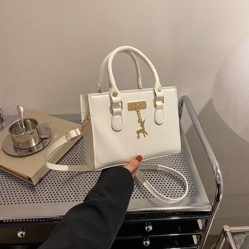 Túi xách hình vuông nhỏ đeo vai sát nách màu trơn thời trang mùa đông 2023 phong cách người nổi tiếng cho nữ 29K4.