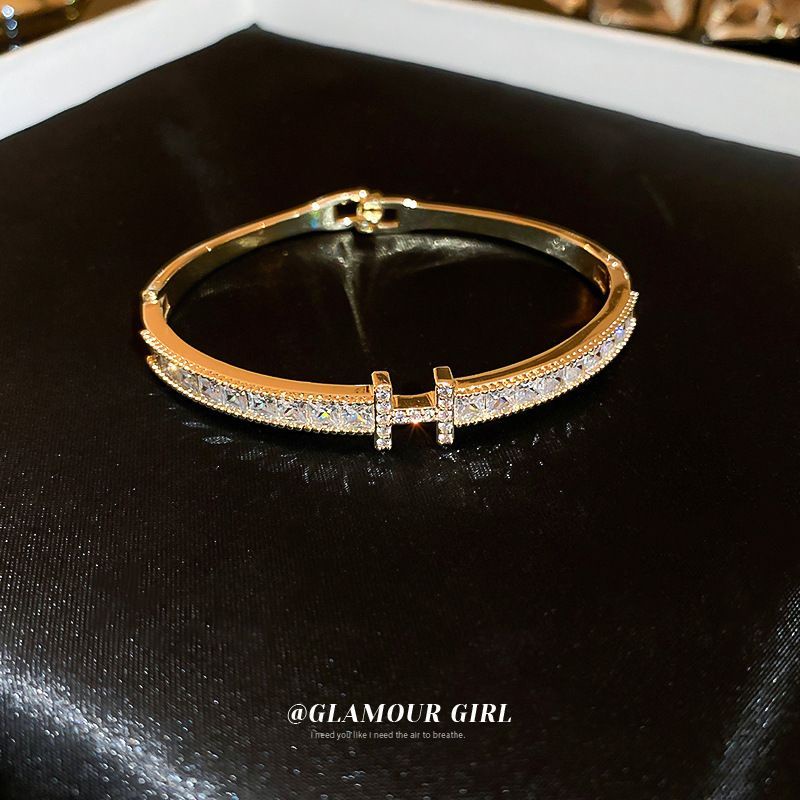 Vòng Đeo Tay Khóa Chữ Đính Đá Zircon Lấp Lánh Sang Trọng Dễ Phối Đồ Thời Trang Cao Cấp Cho Nữ