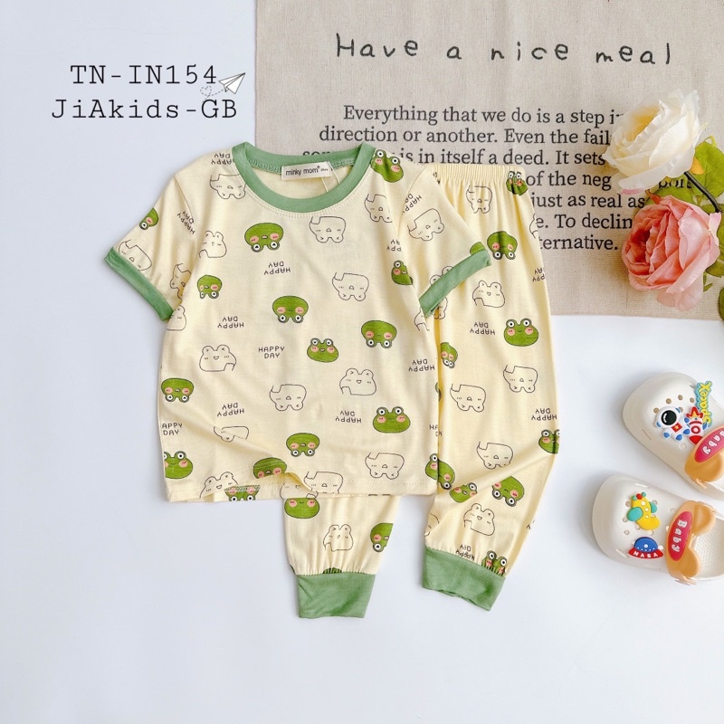 TNin154 Bộ Tay Ngắn Quần Dài Thun Lạnh Minky In Toàn Thân Gấu Nền Kem cho bé 8kg đến 25kg