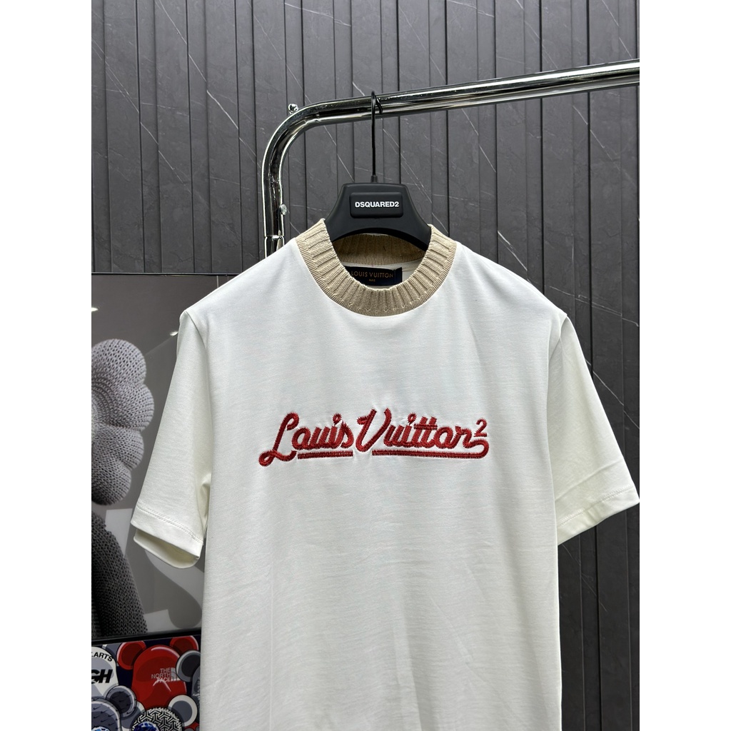 Áo T-shit Louis Vuitton logo thêu ngực phối cổ LA on web