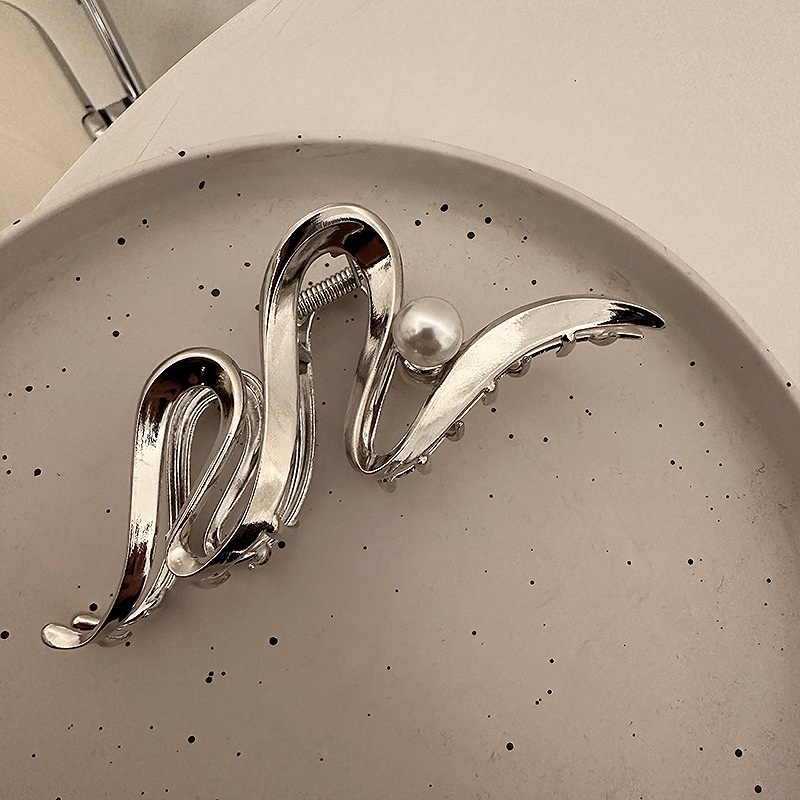 Kẹp Tóc Hình Cá Mập Bằng Kim Loại Đính Ngọc Trai Phong Cách Mới