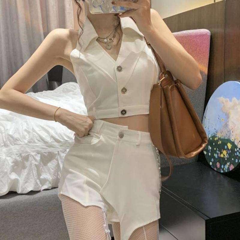 Set Áo Cổ Chữ V Hở Lưng + Quần Short Giả Váy Thiết Kế Độc Đáo Thời Trang Cá Tính Cho Nữ