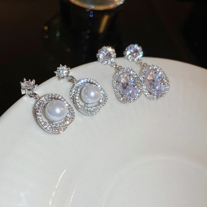 Khuyên Tai Tròn Đính Hoa Và Ngọc Trai Sang Trọng