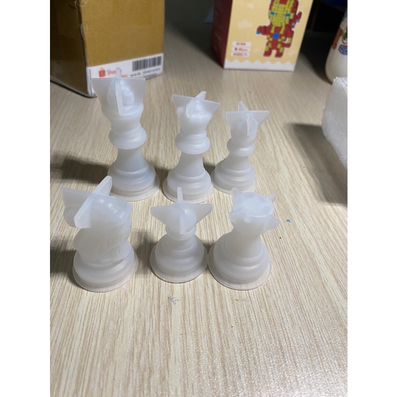 Bộ khuôn silicone hình cờ vua gồm 6 khuôn nhỏ mini