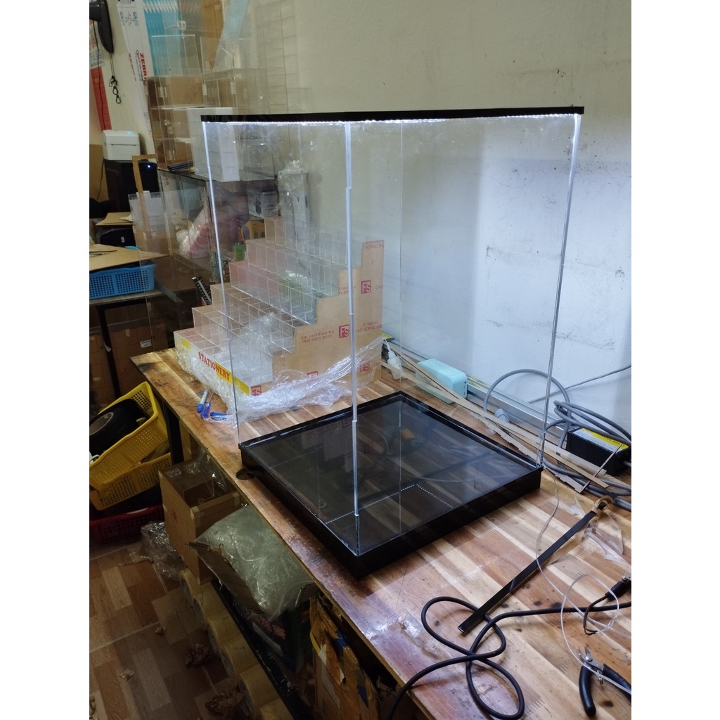 Sale - Hộp mô hình nhân vật - Hộp mô hình bằng mica có gắn led size lớn ( 30x30x45cm)