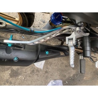 Pas treo pô 10ly gác chân malai exciter 150 hai màu bạc/đen