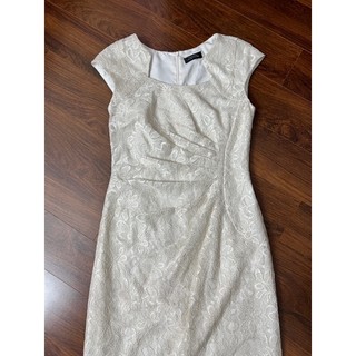 Đầm tiệc ren dài Tahari