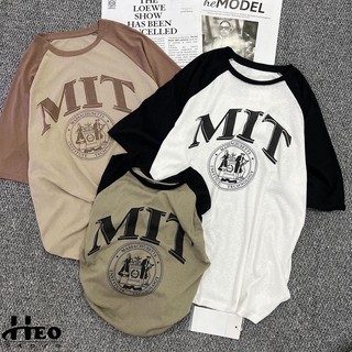 Áo phông phối màu pha cổ viền mickey