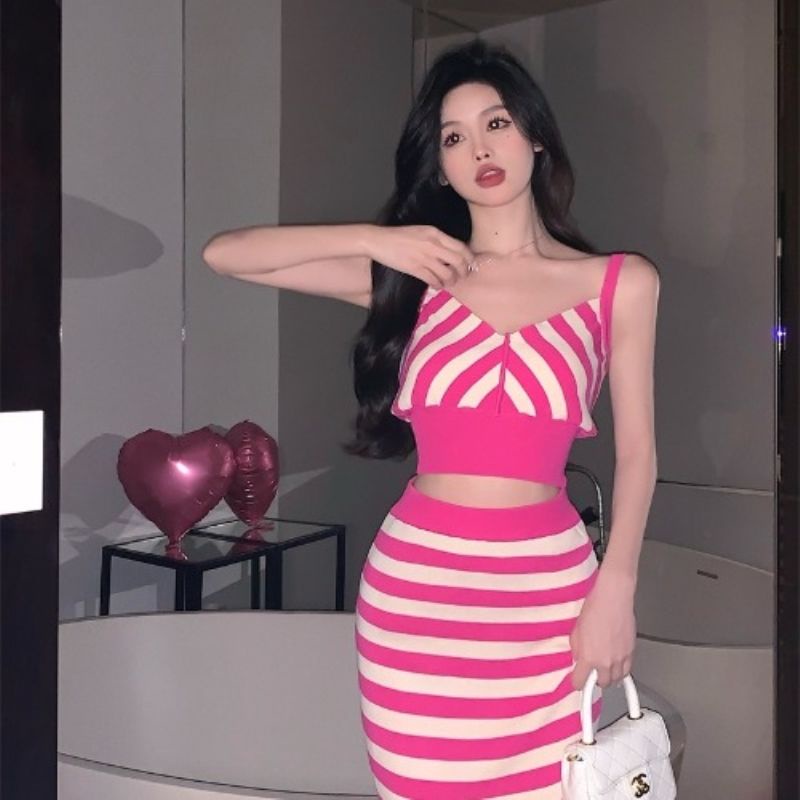 Bộ đồ COZOKC gồm áo dệt kim không tay kẻ sọc và chân váy lưng cao thời trang xinh xắn cho nữ