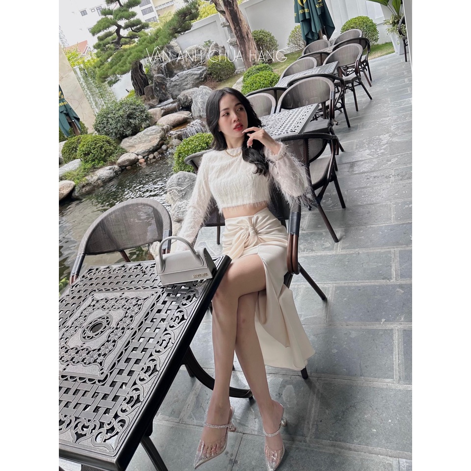 Set áo Croptop phối lông, chân váy lụa dài BAGEO