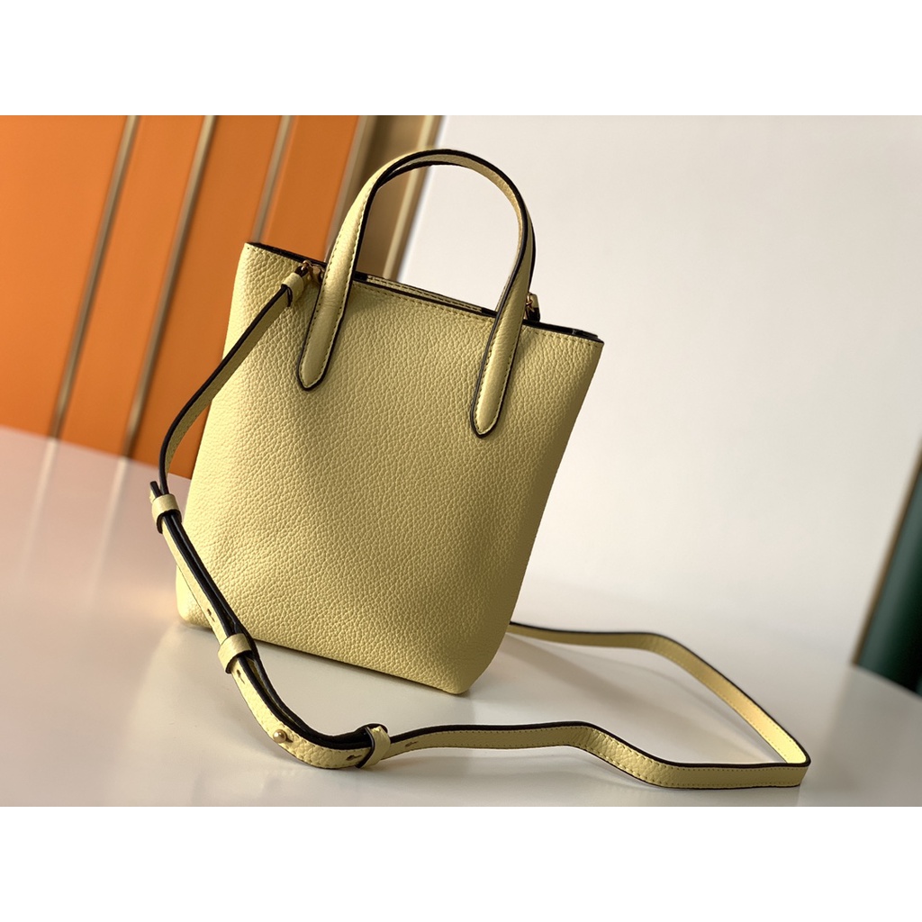 Túi đeo chéo nữ da thật thời trang cao cấp Salvatore Ferragamo phong cách tinh tế, sành điệu