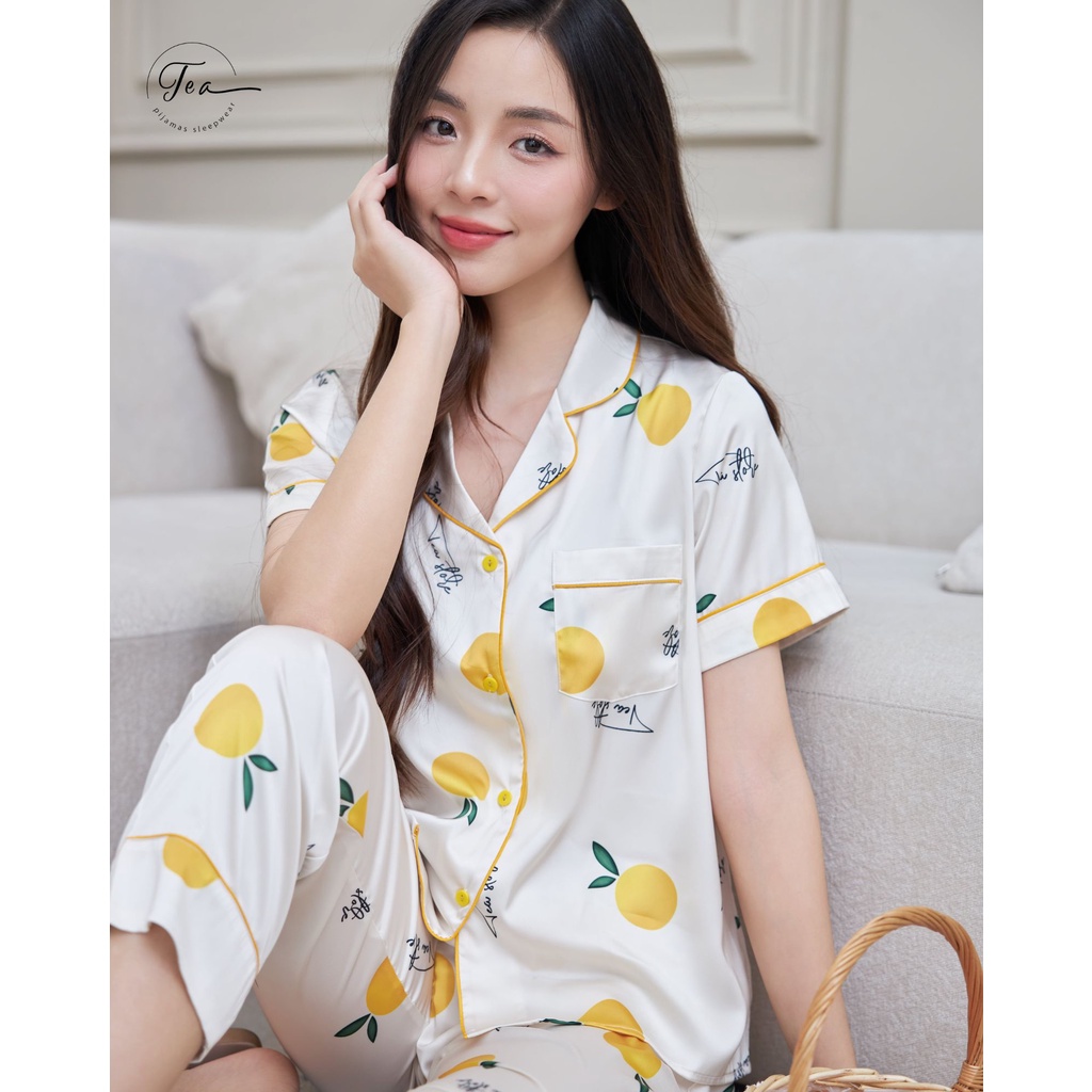 Bộ mặc nhà Pyjama lụa cao cấp Tea Store tay cộc quần dài họa tiết hoa đỏ