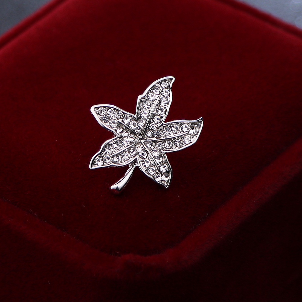 Ghim cài áo EFAN hình lá phong đính đá thời trang Hàn Quốc