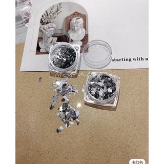 Hũ giấy bạc ẩn móng