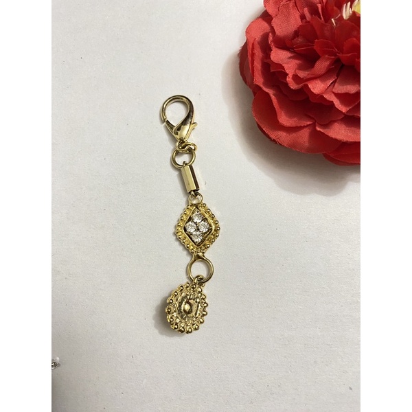 Móc khoá gắn đá si nhật