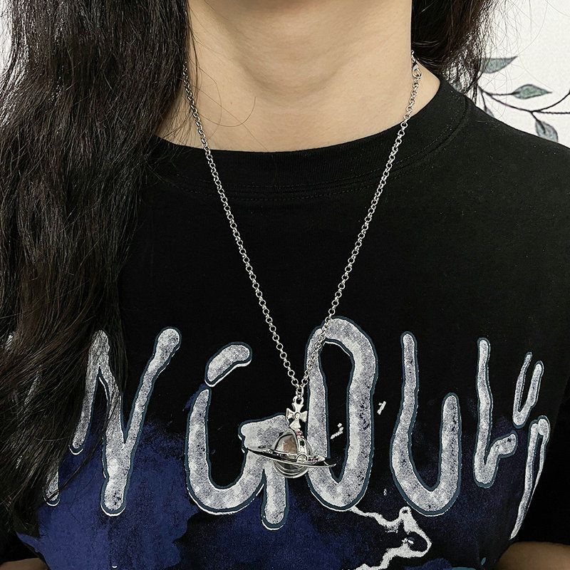 Vivienne Westwood Vòng cổ Mặt Gỗ Vivienne Westwood Cao Cấp Sang Trọng