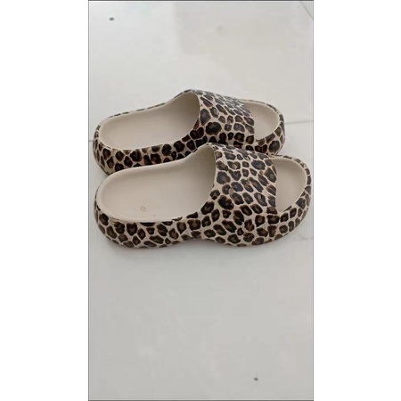 Dép bánh mì quai ngang đế dày nữ hoạ tiết da beo báo đốm phong cách Mai Music,Dép quai ngang tăng chiều cao