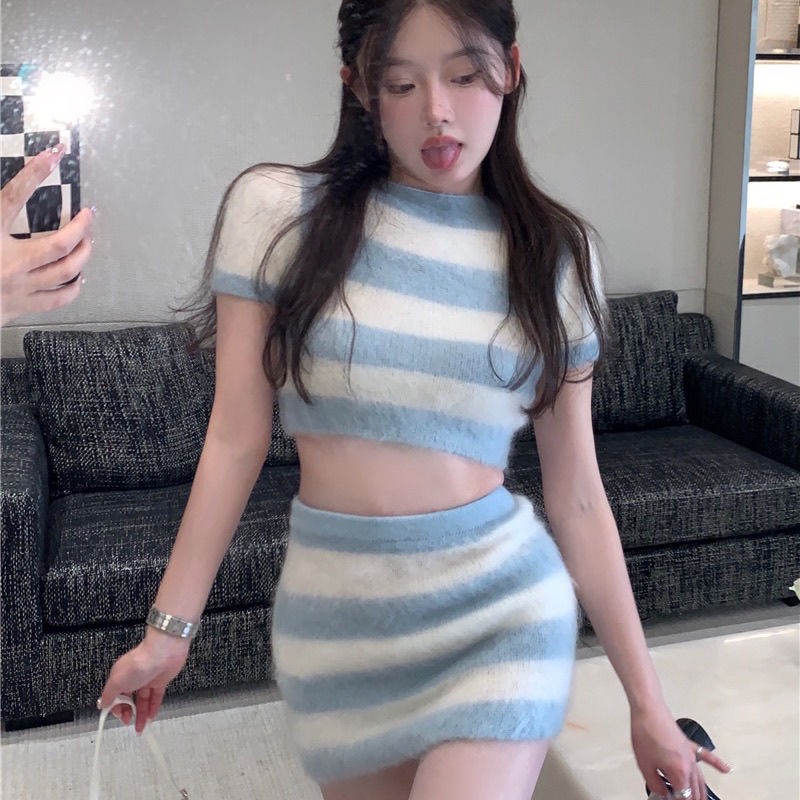 Set áo thun dệt kim ôm em và chân váy ngắn thời trang cho nữ có bán lẻ Mùa Hè Phong Cách Mới 2023 Cho Nữ