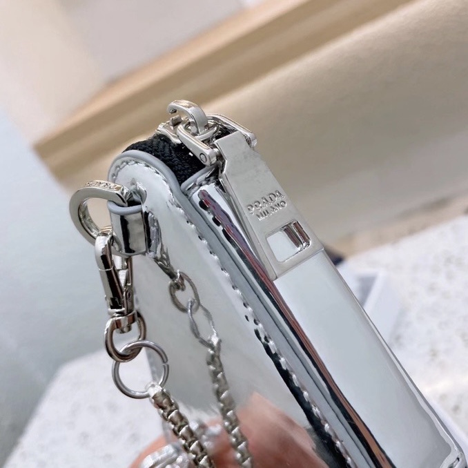 Túi Đeo Chéo Prada Mini Hình Tam Giác Thời Trang Cho Nữ