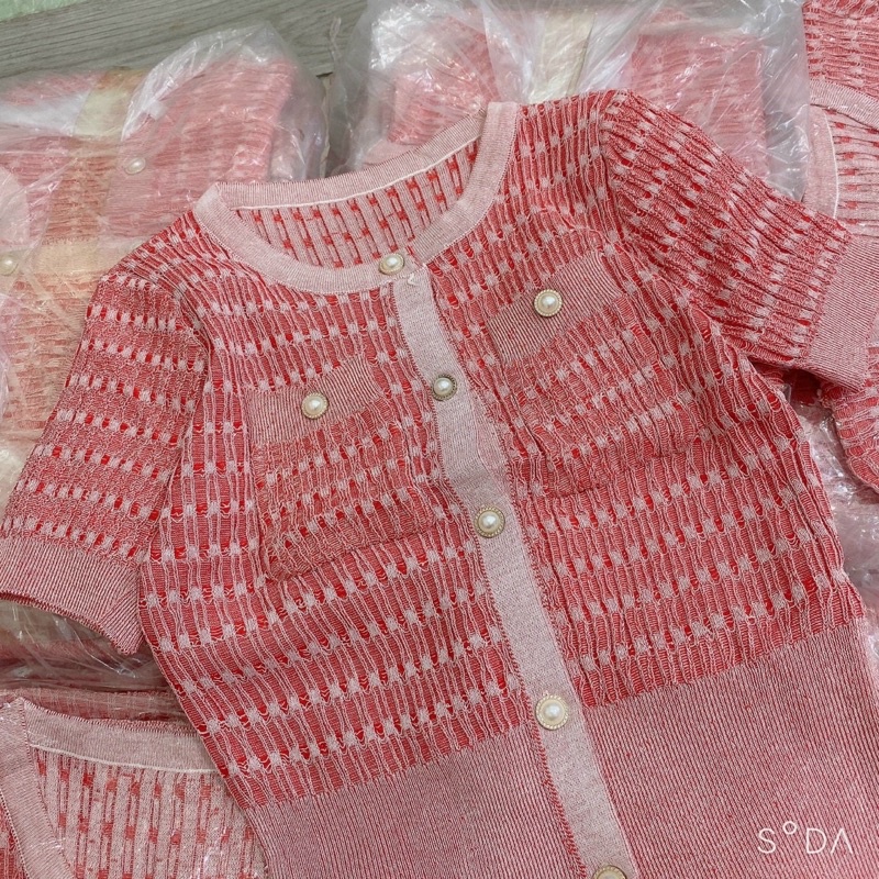 Áo len tăm túi ngực ngắn tay, Áo kiểu cúc giữa cổ tròn co giãn AL8018 - NhiNhi Shop