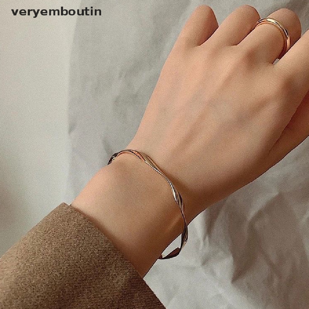 Vòng Tay Kim Loại Dạng Xoắn Phong Cách Cổ Điển Cao Cấp Đơn Giản Có Thể Điều Chỉnh Dành Cho Nữ