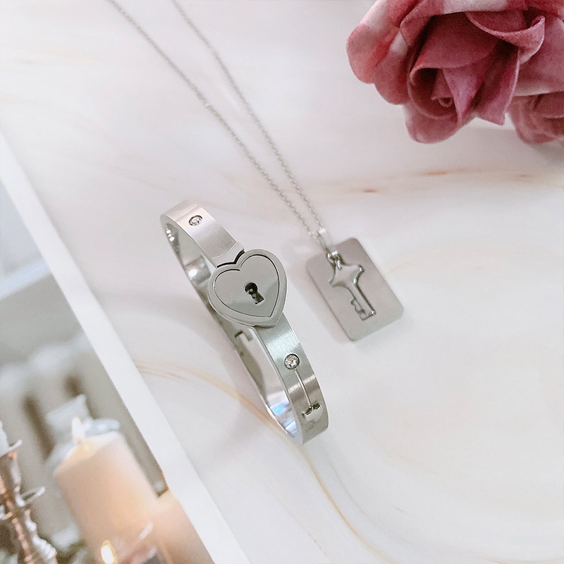 Bộ 2 Vòng Tay / Vòng cổ Bằng Thép Titan Mặt Chìa Khóa Sáng Tạo