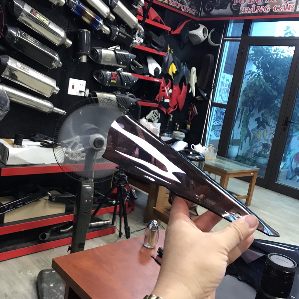 Kính chắn gió winner x v2