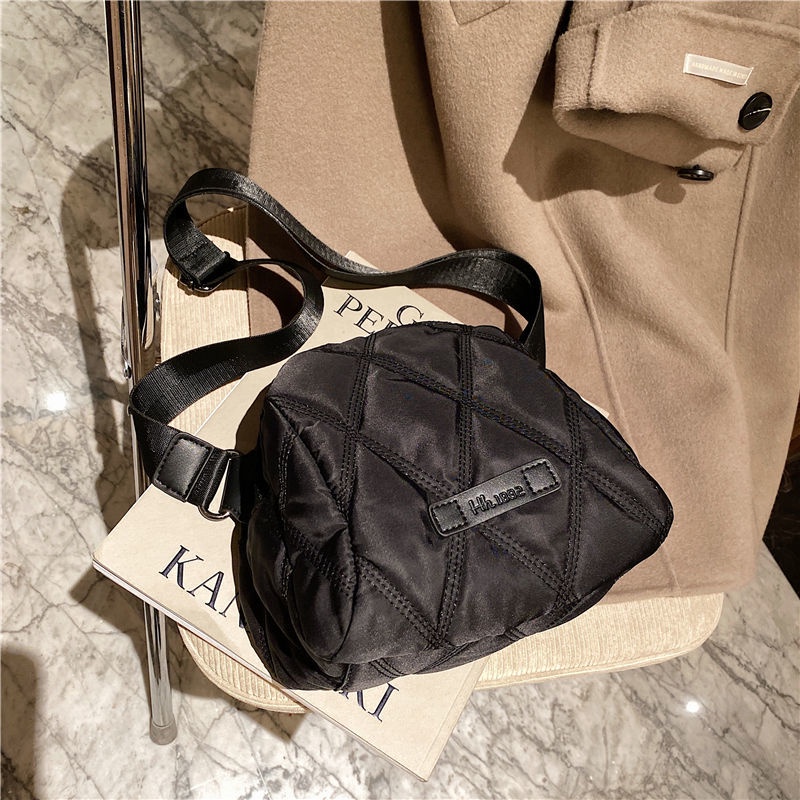 Túi Đeo Chéo Vai Thời Trang Phong Cách Mới 2022 Họa Tiết Thêu Kim Cương Dễ Phối Đồ Cho Nữ