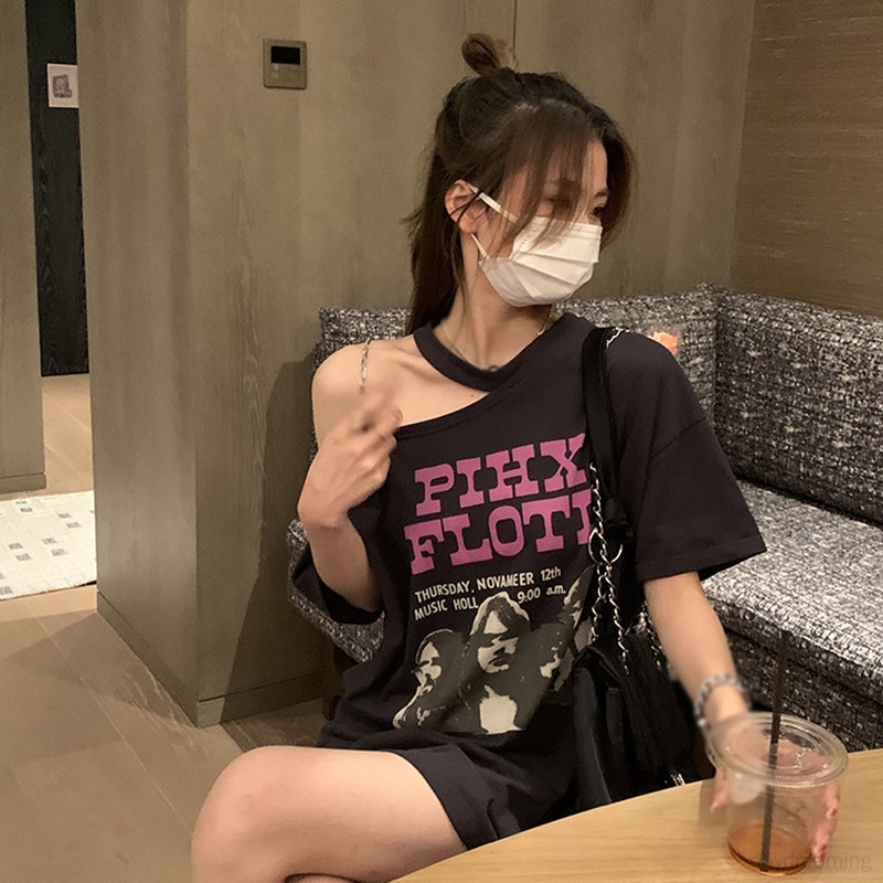 Áo Thun Tay Ngắn Cổ Tròn In Chữ Thiết Kế Lệch Vai Phong Cách Mỹ Thời Trang Cho Nữ