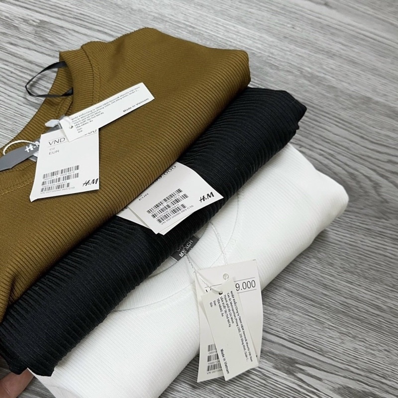 sét 3 áo bèo HM chất nhung tăm có 3 màu đen ,trắng ,nâu họa tiết trơn cổ tròn dáng cộc tay diện mùa hè