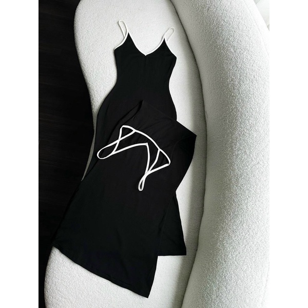 Đầm ôm body 2 dây dáng dài sọc cổ tim v