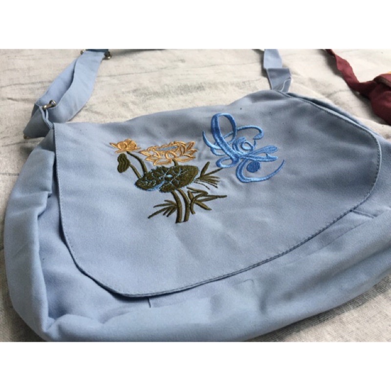 Túi vải đi chùa vải mịn thêu chữ và hoa sen