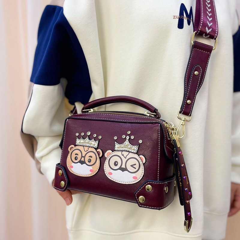 Túi Đeo Vai Boston Hình Gấu Dây Bản Rộng Chính Hãng Hàng Mới Dành Cho Bạn Nữ