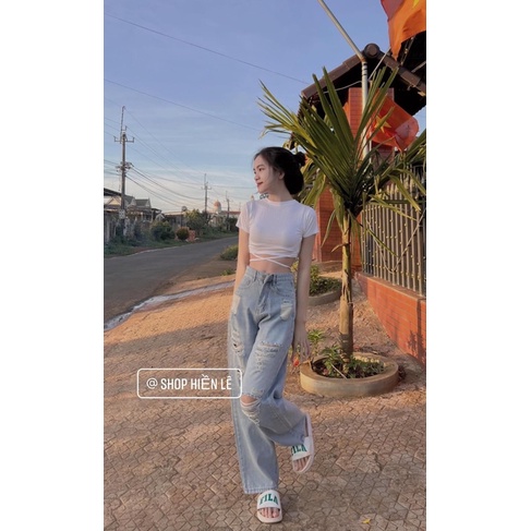 Set baggy jeans xanh rách nhiều + croptop đan dây bụng