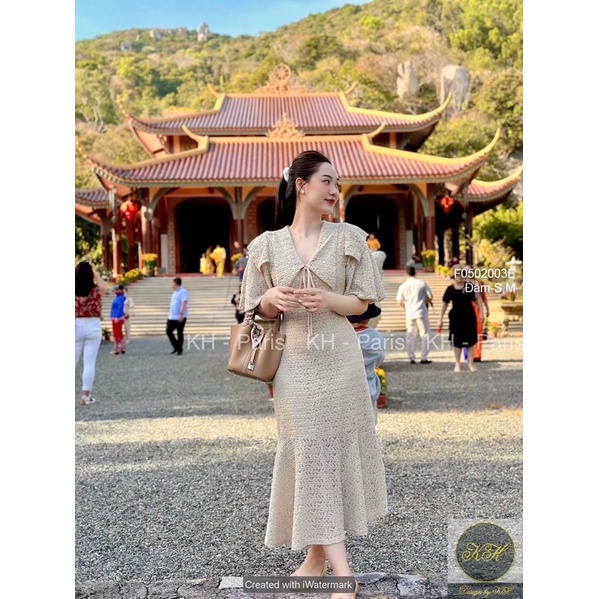 Đầm body ren đuôi cá cổ nơ tay bồng