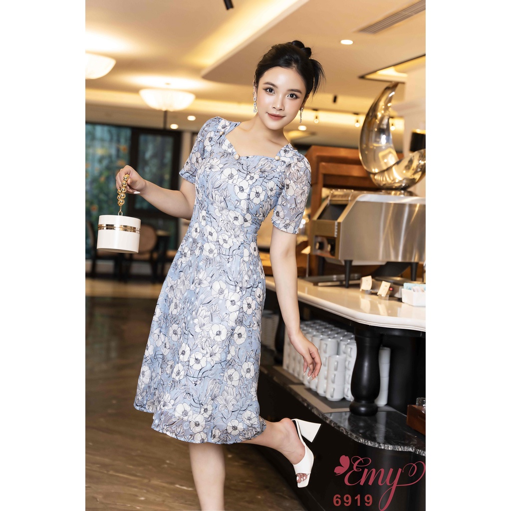 Đầm EMY EM6919 Xoè Cổ Lục Giác