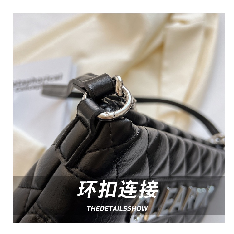 Túi Đeo Chéo Thêu Họa Tiết Đường Kẻ Đính Đá Mẫu Mới 2023 Thời Trang Cho Nữ