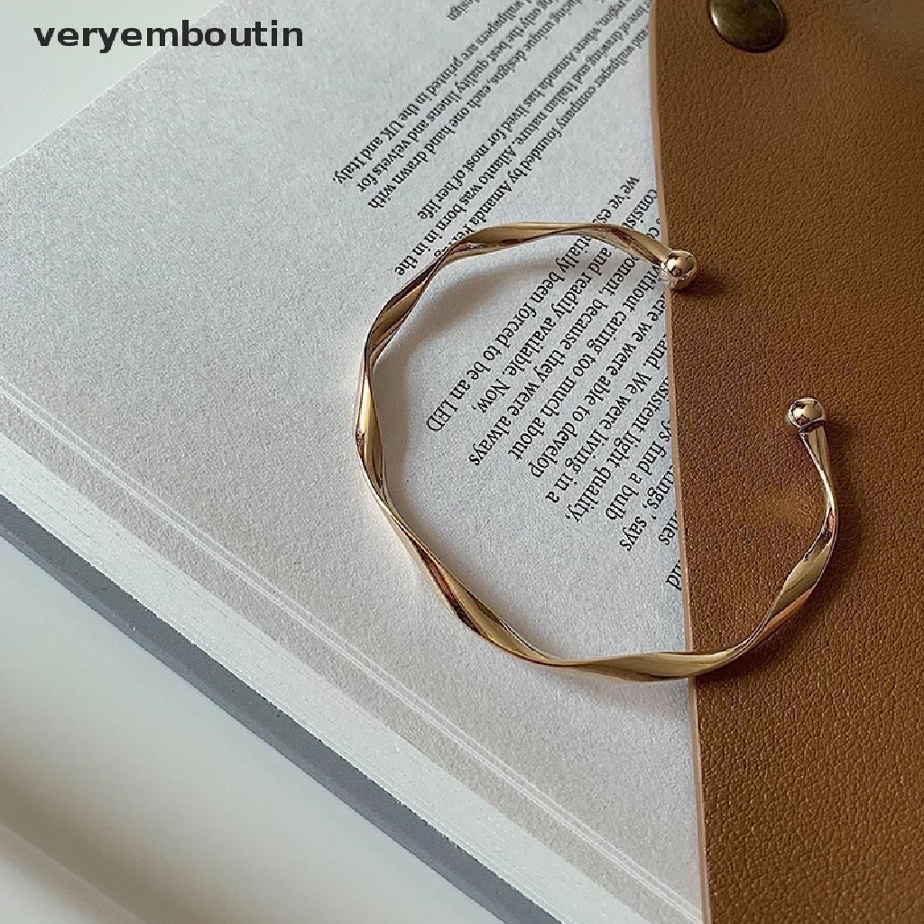 Vòng Tay Kim Loại Dạng Xoắn Phong Cách Cổ Điển Cao Cấp Đơn Giản Có Thể Điều Chỉnh Dành Cho Nữ