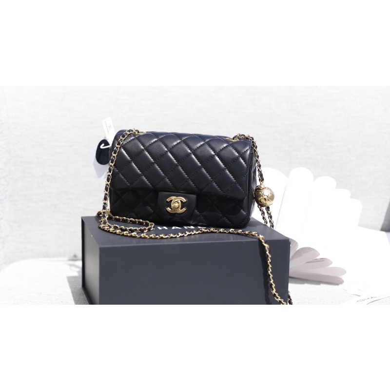 Túi đeo chéo Cha.nel Classic size 20cm charm quả cầu hàng đẹp fullbox