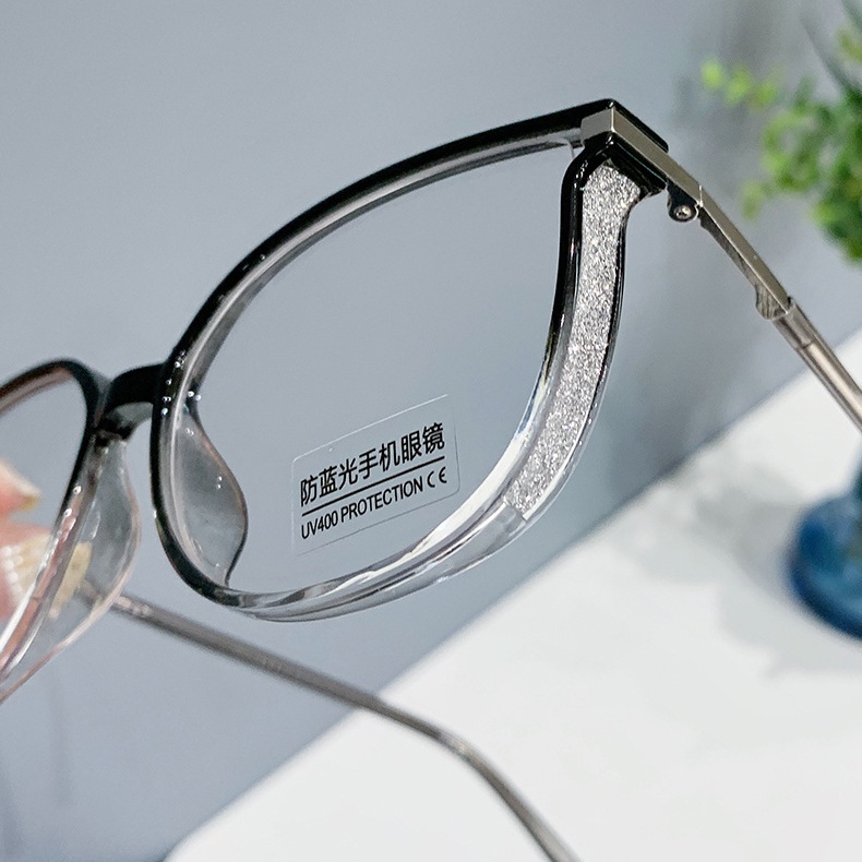 Mắt Kính Chống Bức Xạ Cho Cả Nam Và Nữ