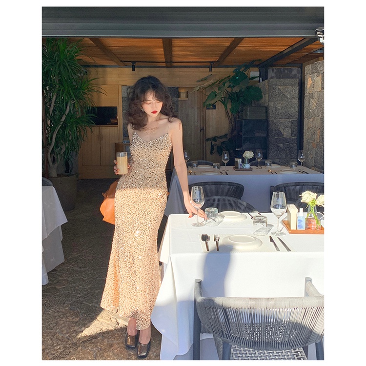 Đầm Nhung Hai Dây Cổ Chữ v Đính Kim Sa Lấp Lánh Thời Trang