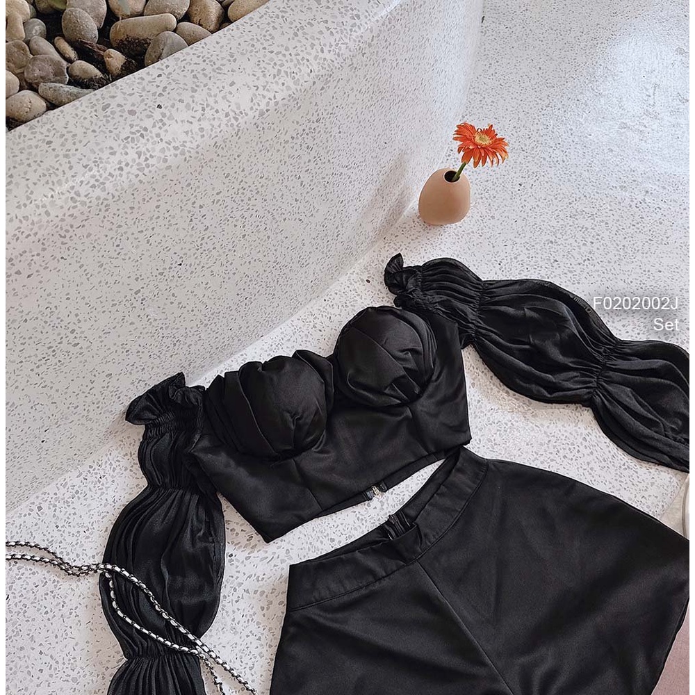Set 2 món áo kiểu croptop cúp ngực lưng có khóa kéo rớt vai tay dài bo kèm quần short hàng QC!