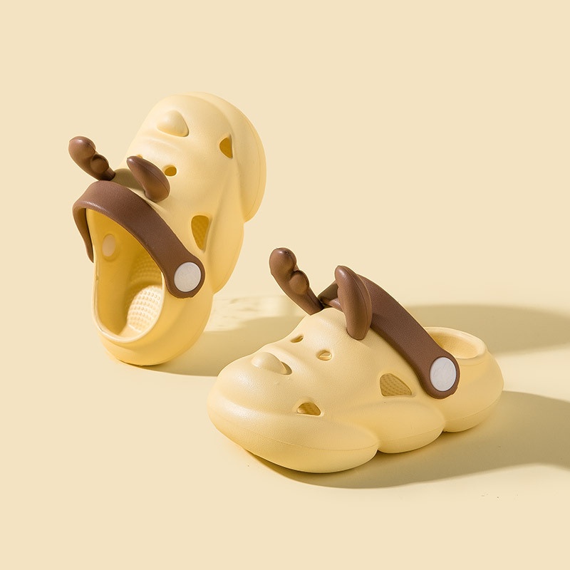 Dép Sandal Đục Lỗ Hoạ Tiết Nai Dễ Thương Xinh Xắn Dành Cho Bé Pine270