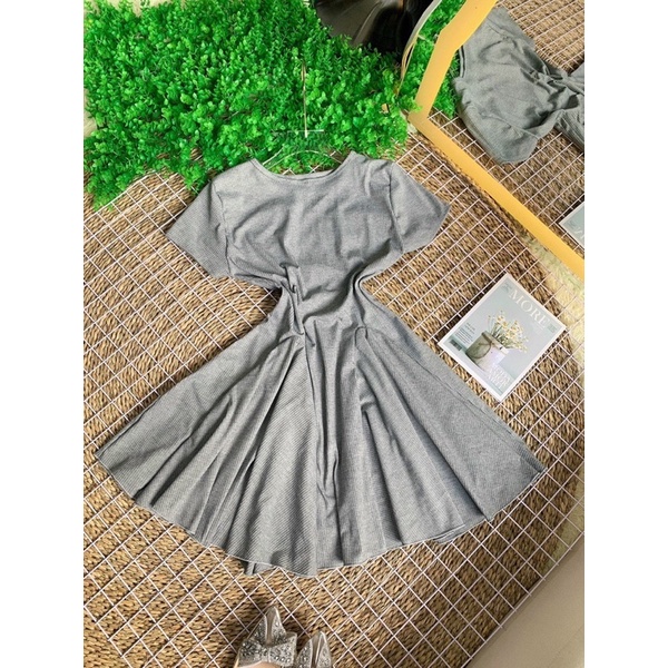 Set Đầm Tay Ngắn Xoè Vạt Đắp Sóng Bồng Bềnh Kèm Quần Cùng Vải Sịn