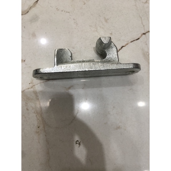 Bas gài đá cửa lẻ